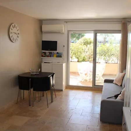 Apartment Avec Terrasse Port De Hyeres